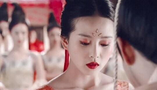 《清平樂》「珍珠落淚妝」超美！古裝劇10款「珍珠落淚妝」，楊冪《仙劍三》超經典