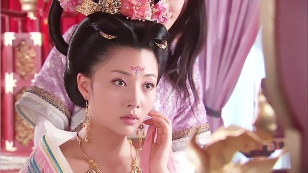 《清平樂》「珍珠落淚妝」超美！古裝劇10款「珍珠落淚妝」，楊冪《仙劍三》超經典