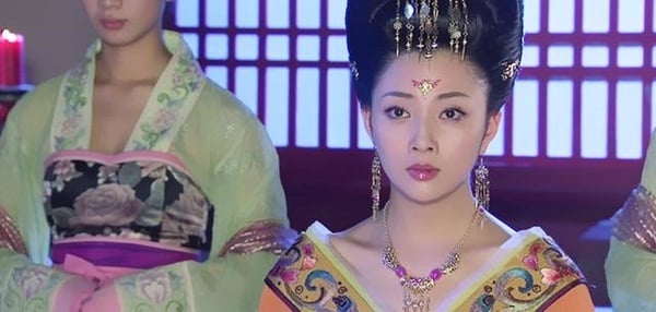 《清平樂》「珍珠落淚妝」超美！古裝劇10款「珍珠落淚妝」，楊冪《仙劍三》超經典