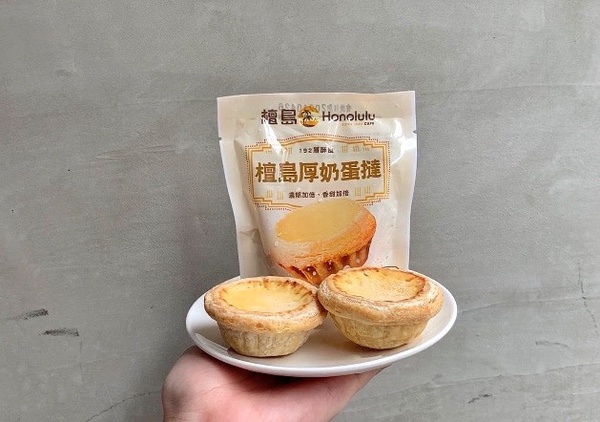 名店在家就可以吃得到！全家推「bb.q CHICKEN秘製炸雞口味洋芋片」、「檀島厚奶蛋撻」