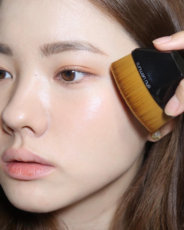 口罩妝「不悶痘粉底」推薦！油肌、混合肌韓妞激推，輕薄透亮、高遮瑕，戴口罩也不沾粉