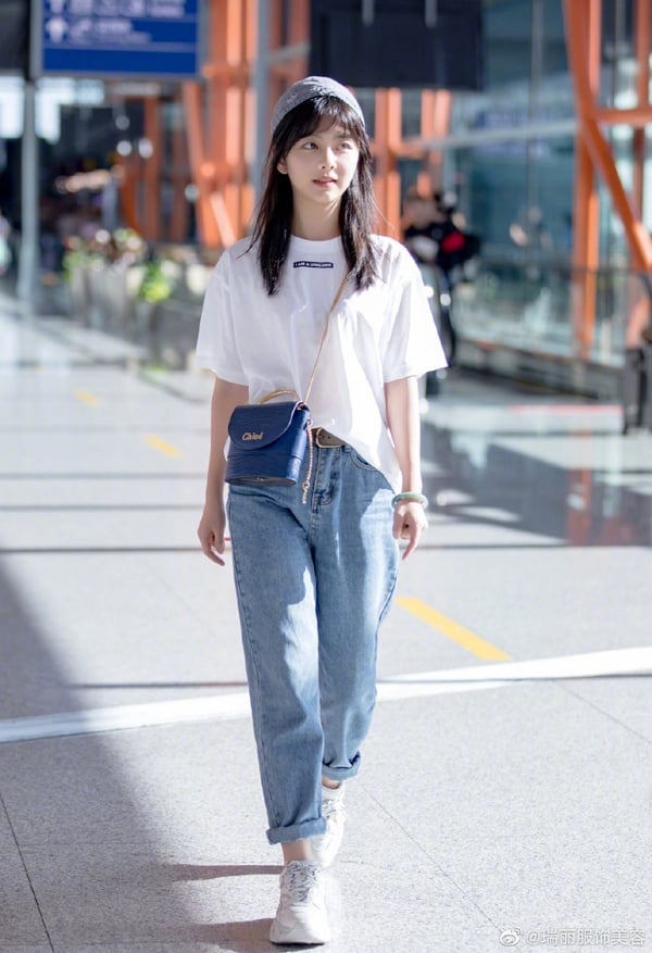 白T穿搭超時髦！女星白T穿搭6技巧，周揚青穿搭時髦精，韓素希、LISA穿搭技巧顯瘦！