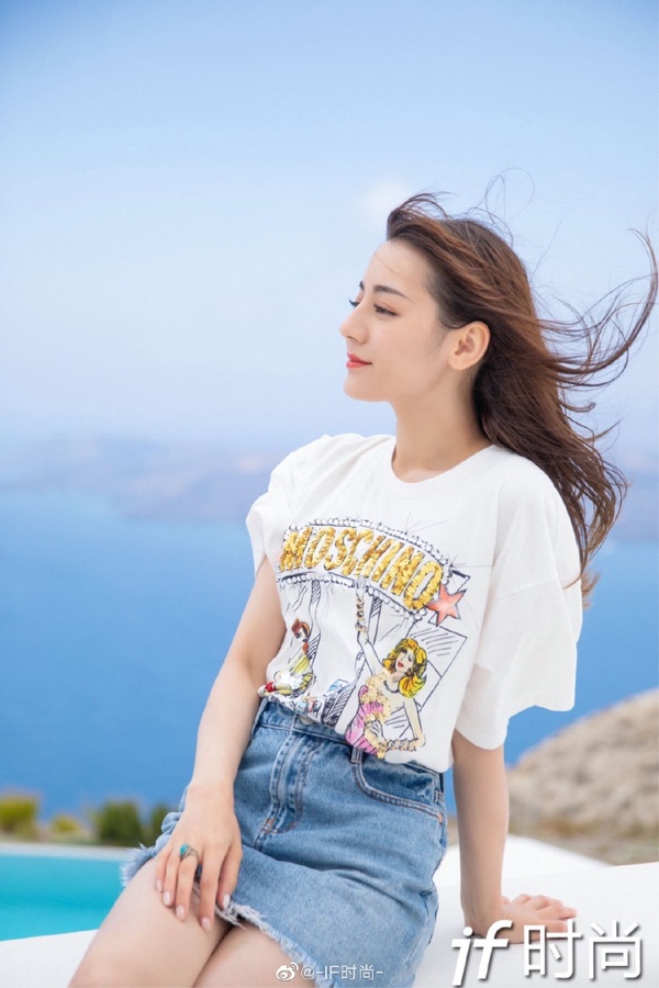 白T穿搭超時髦！女星白T穿搭6技巧，周揚青穿搭時髦精，韓素希、LISA穿搭技巧顯瘦！