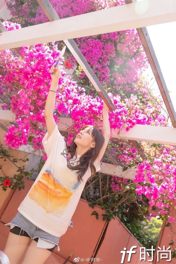 白T穿搭超時髦！女星白T穿搭6技巧，周揚青穿搭時髦精，韓素希、LISA穿搭技巧顯瘦！