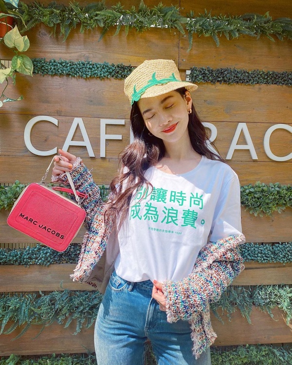 白T穿搭超時髦！女星白T穿搭6技巧，周揚青穿搭時髦精，韓素希、LISA穿搭技巧顯瘦！