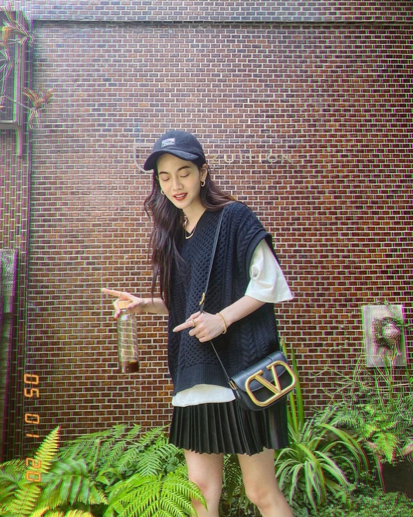 白T穿搭超時髦！女星白T穿搭6技巧，周揚青穿搭時髦精，韓素希、LISA穿搭技巧顯瘦！