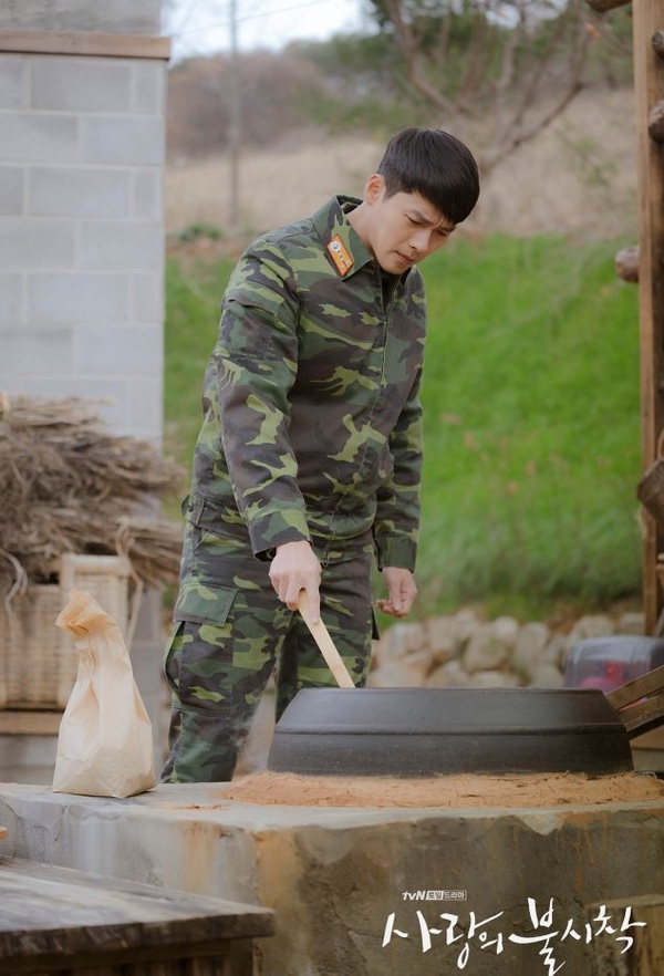 《愛的迫降》紅到西方！Netflix美國播放量第6，外媒評為「必看影集」，正赫魅力無敵！