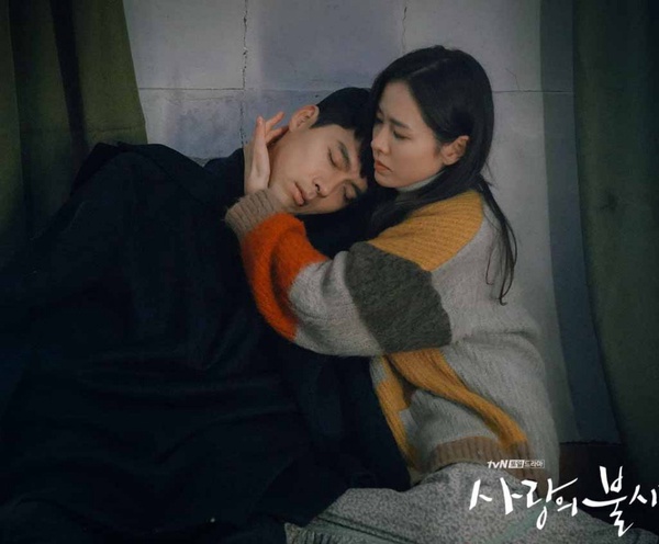 《愛的迫降》紅到西方！Netflix美國播放量第6，外媒評為「必看影集」，正赫魅力無敵！