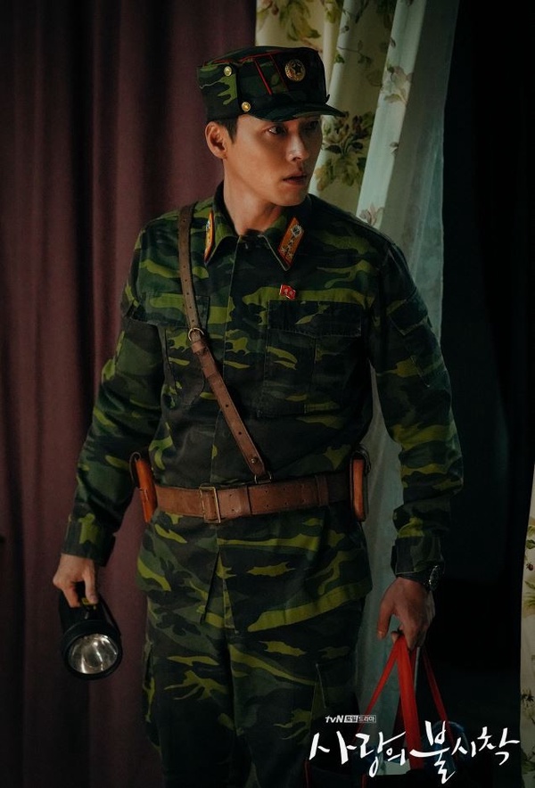 《愛的迫降》紅到西方！Netflix美國播放量第6，外媒評為「必看影集」，正赫魅力無敵！