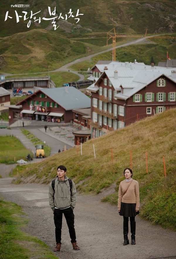 《愛的迫降》紅到西方！Netflix美國播放量第6，外媒評為「必看影集」，正赫魅力無敵！