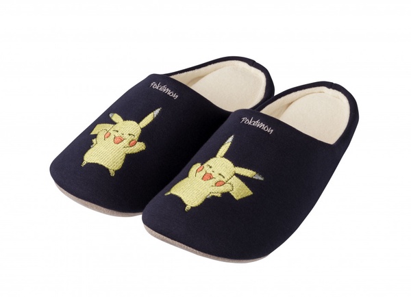 GU X Pokémon聯名系列可愛上市！超萌皮卡丘、卡比獸造型上衣，還有百變怪零錢包必收