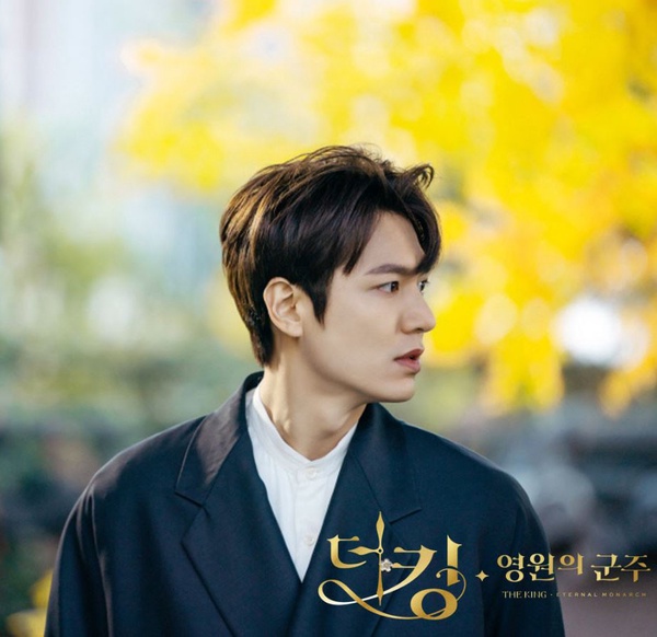 《The King：永遠的君主》李敏鎬新路透照，造型像第一集黑衣人？