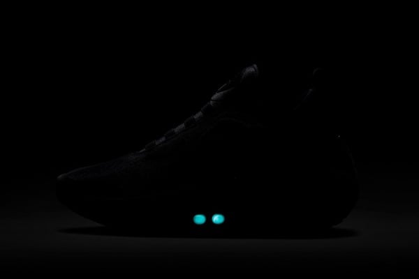 手機控制即可自動綁鞋帶！Nike科技感Adapt Auto Max鞋款重磅登場！