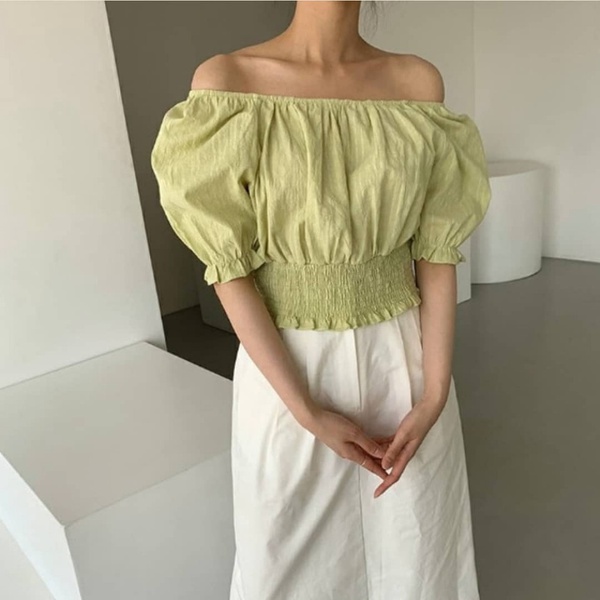胸大穿什麼都虎背熊腰？豐滿女孩顯瘦關鍵「材質X版型」，大胸女孩顯瘦穿搭TIPS都在這