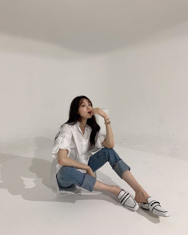 孫藝珍把醜單品穿出女神風格！女星襯衫穿搭技巧，韓素希、LISA是韓網推最強穿搭範本！