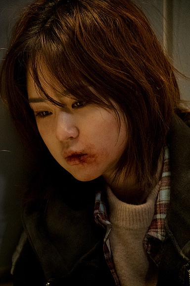 《夫婦的世界》結局前因大尺度被開罰！善雨被暴打滿臉血、和前夫露骨床戲，口味真的重