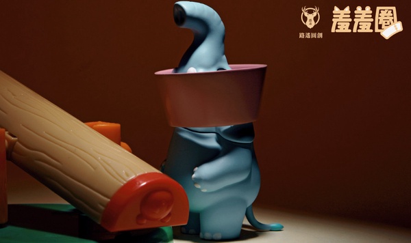 羞羞圈套頭！五款憂鬱「羞羞圈動物扭蛋」崩潰可愛～看企鵝秒變鴕鳥、長頸鹿要戴兩圈！