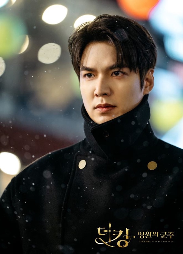 《永遠的君主》李敏鎬演活貴氣皇帝！霸氣對決李霖&amp;君主慣性小動作，最後的2滴淚太絕