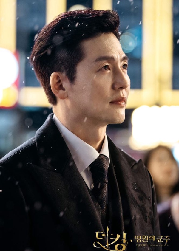 《永遠的君主》李敏鎬演活貴氣皇帝！霸氣對決李霖&amp;君主慣性小動作，最後的2滴淚太絕