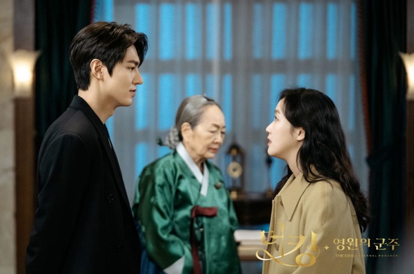 《永遠的君主》李敏鎬演活貴氣皇帝！霸氣對決李霖&君主慣性小動作，最後的2滴淚太絕