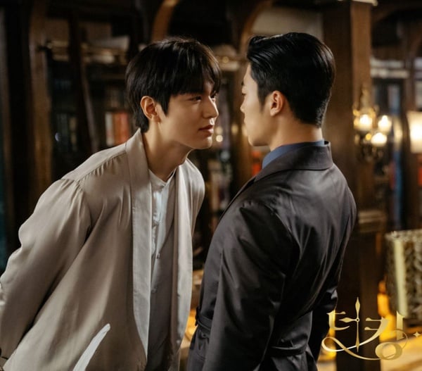 《永遠的君主》李敏鎬演活貴氣皇帝！霸氣對決李霖&君主慣性小動作，最後的2滴淚太絕