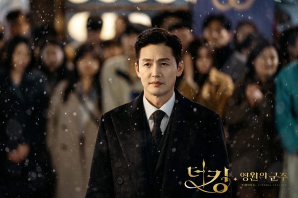 《永遠的君主》李敏鎬演活貴氣皇帝！霸氣對決李霖&君主慣性小動作，最後的2滴淚太絕