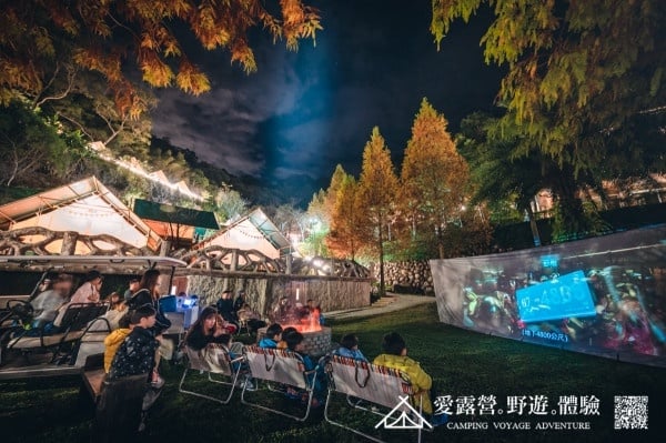 新竹「斑比跳跳」露營區推薦！住在樹屋上超浪漫、露天電影院吸睛指數破表！