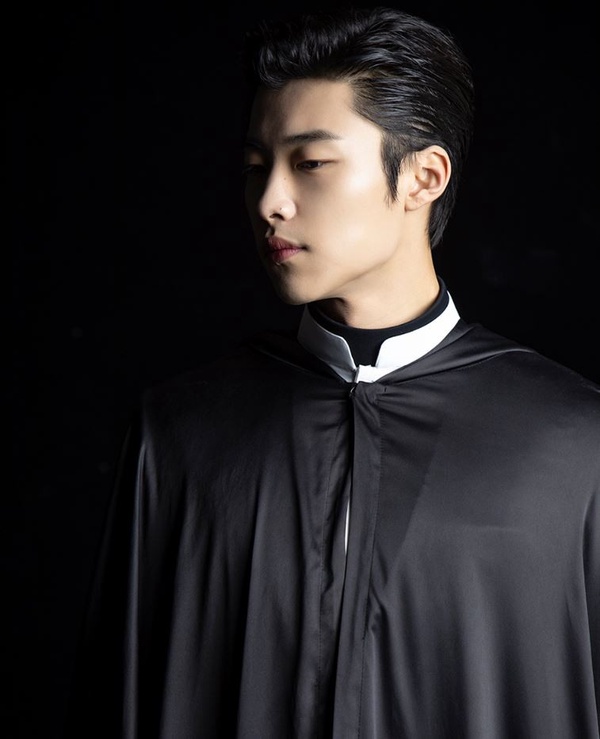 《永遠的君主》禹棹煥分飾曹影&誾燮太強！禹棹煥6大角色，壞壞公子哥&禁慾主教太誘惑