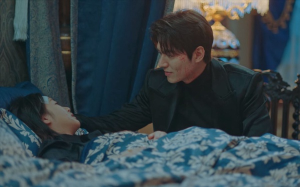 《永遠的君主》李敏鎬「皇帝臨幸」好羞！公主抱回寢宮，吻脖子&4段深吻，符咒威力太強