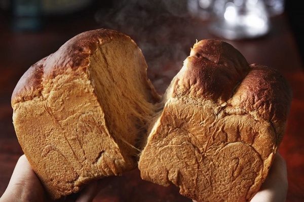 黑糖新口味！大阪生吐司「嵜 SAKImoto bakery」黑糖吐司上市，6/1起每週一限定開搶！