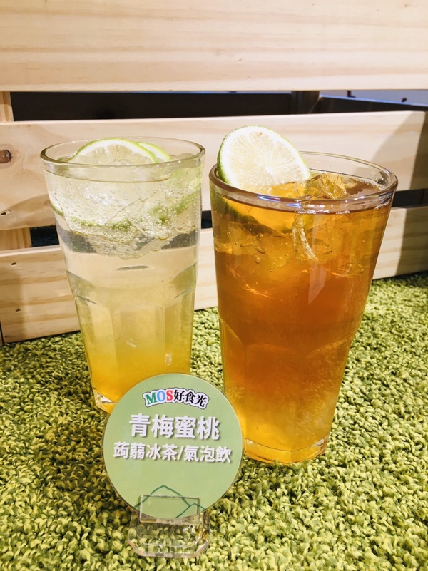 2020年7月15日起上午10:30後,推出FUN暑假點心盒,優惠價299元,可愛的SNOOPY校車造型點心盒,搭配美味的摩斯漢堡點心,暑假踏青野餐時成為全場焦點!