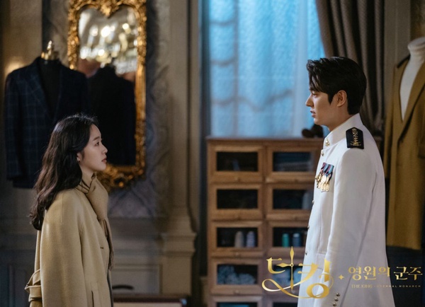 《The King：永遠的君主》溜溜球男孩解析5：「黑衣人是一切的開始，或是結束」