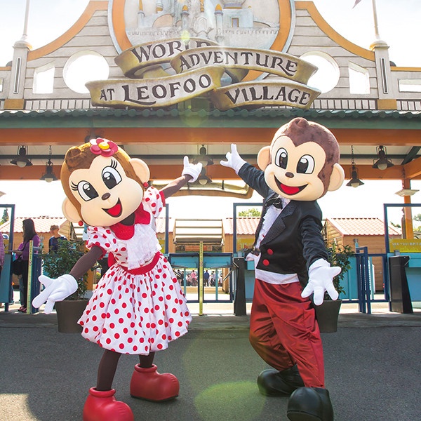 全台唯一「動物園飯店」！六福莊推出住宿優惠，房間內看長頸鹿，最低每人不到千元！