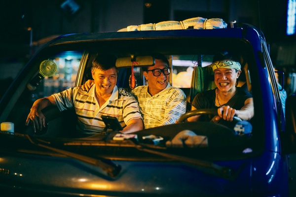 《做工的人》講出小人物心酸！沒錢生不起病、辛苦錢被騙光，網友：笑到最後卻哭了