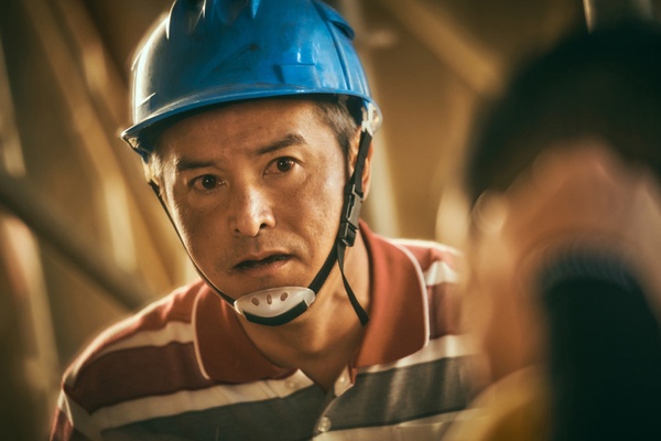 《做工的人》講出小人物心酸！沒錢生不起病、辛苦錢被騙光，網友：笑到最後卻哭了