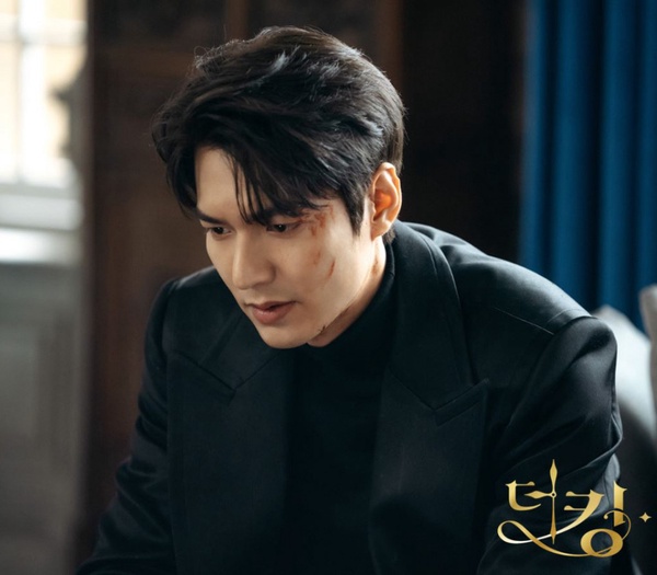 Netflix《The King：永遠的君主》李敏鎬除了眼睛本來就很深邃，含著淚光