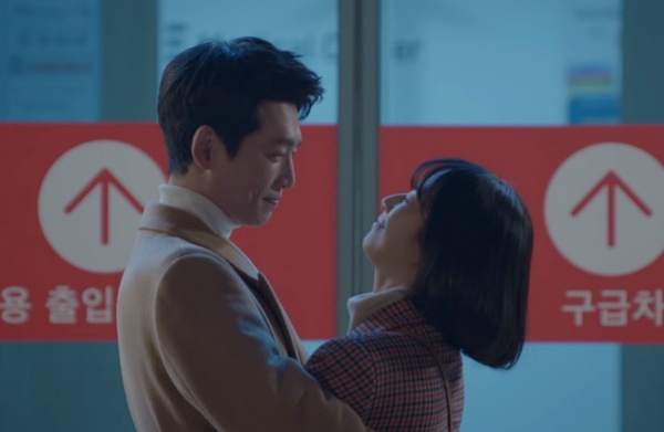 《機智醫生生活》第1季結局留懸念！雋婠CP大危機？這對「狂吻」進度超前，敲碗第2季