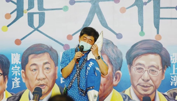 阿中部長同款「虱目魚包包」！大中小3種size，超Q的鑰匙圈吊在一起就變虱目魚富翁啦