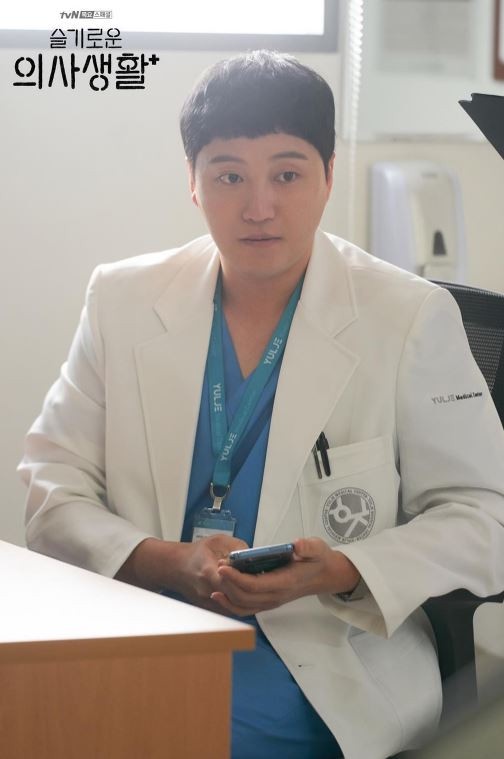 《機智醫生生活》5醫生舊照！曹政奭顏值逆天，柳演錫醫生服舊照，是青澀菜鳥安政源！