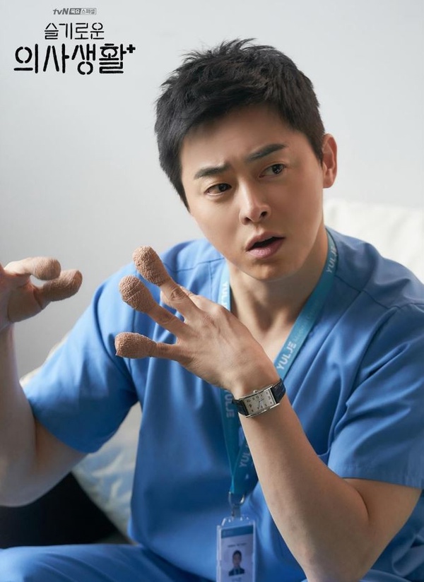 曹政奭是喜劇天才！《機智醫生生活》可愛大眼蛙，《嫉妒》孔曉振襲胸、得乳腺癌慘到笑