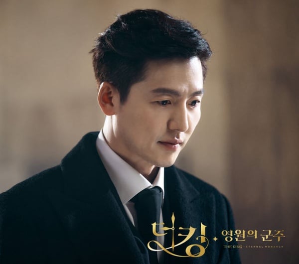 《永遠的君主》李霖越看越帥！李廷鎮曾幫周子瑜拍寫真，《順風婦產科》演過宋慧喬男友