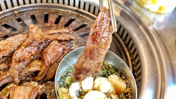 快來喝酒吃肉！「新村站著吃烤肉」聯手「T.C.R.C」推特調，加碼玩遊戲請你免費吃肉！