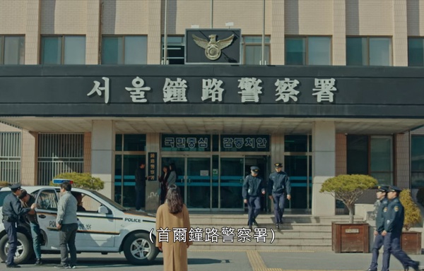 《永遠的君主》細節解析!太乙手機藏《回到未來》暗示,袞乙項鍊象徵皇室,國母才能戴