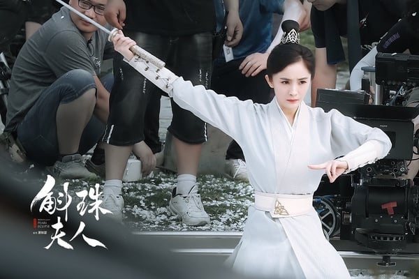 迪麗熱巴《幸福，觸手可及》網播破11億！熱巴主演陸劇網播量TOP 9，《枕上書》排第五