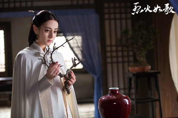 迪麗熱巴主演陸劇網播量TOP 2：《烈火如歌》