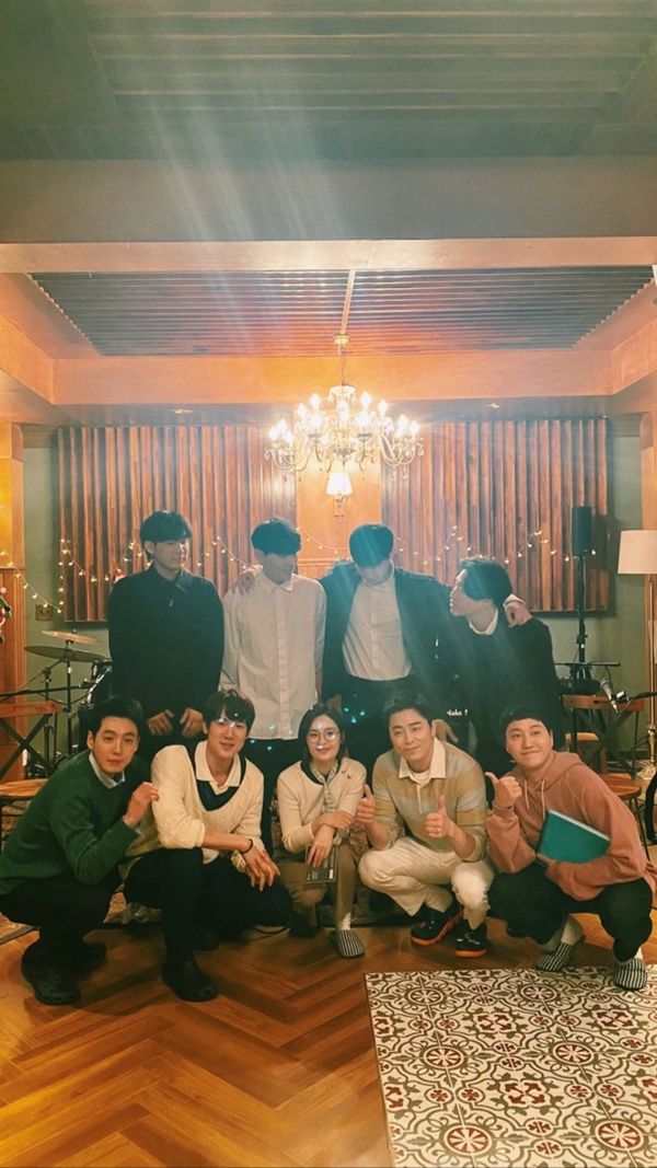 《機智醫生生活》五人幫大爆紅!直播演唱湧29萬粉絲,用<卡農>感動安可,頌和又走音啦