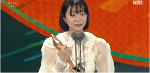 第56屆百想藝術大賞 新人女演員獎：《梨泰院CLASS》金多美