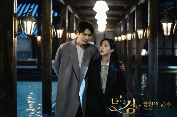 《永遠的君主》16集結局預告分析！太乙&李知勳擦肩而過，曹影流血&流淚，要領便當了？