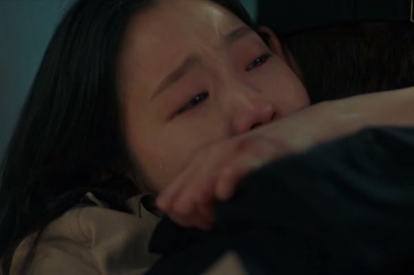 《The King:永遠的君主》結局發糖卻好虐1:李袞跨越26年的擁抱