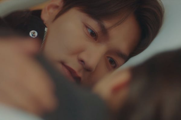 《The King:永遠的君主》結局發糖卻好虐3:躺在病床說情話